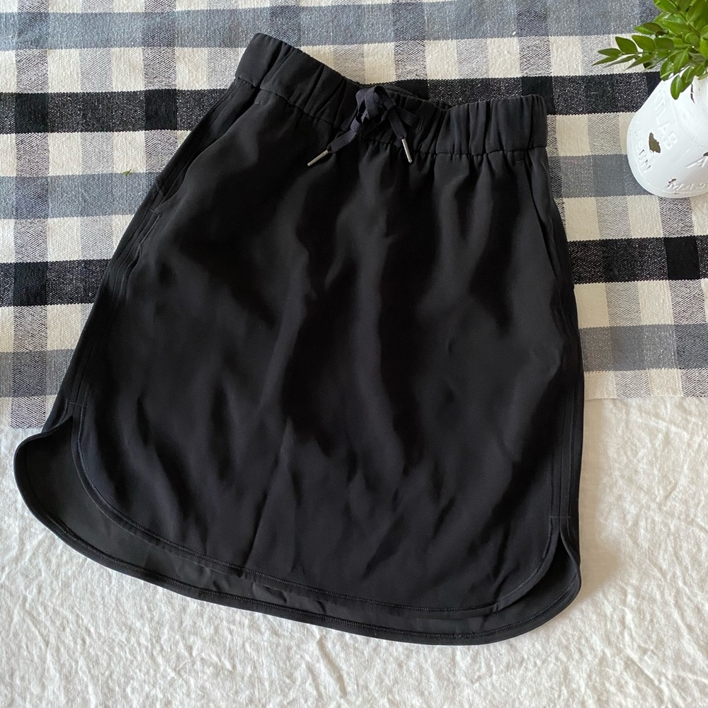 Lululelemon size 4 skirt